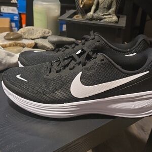 Brand New Nike Men's Black and White Athletic Shoes Womens 10 Mens 8.5